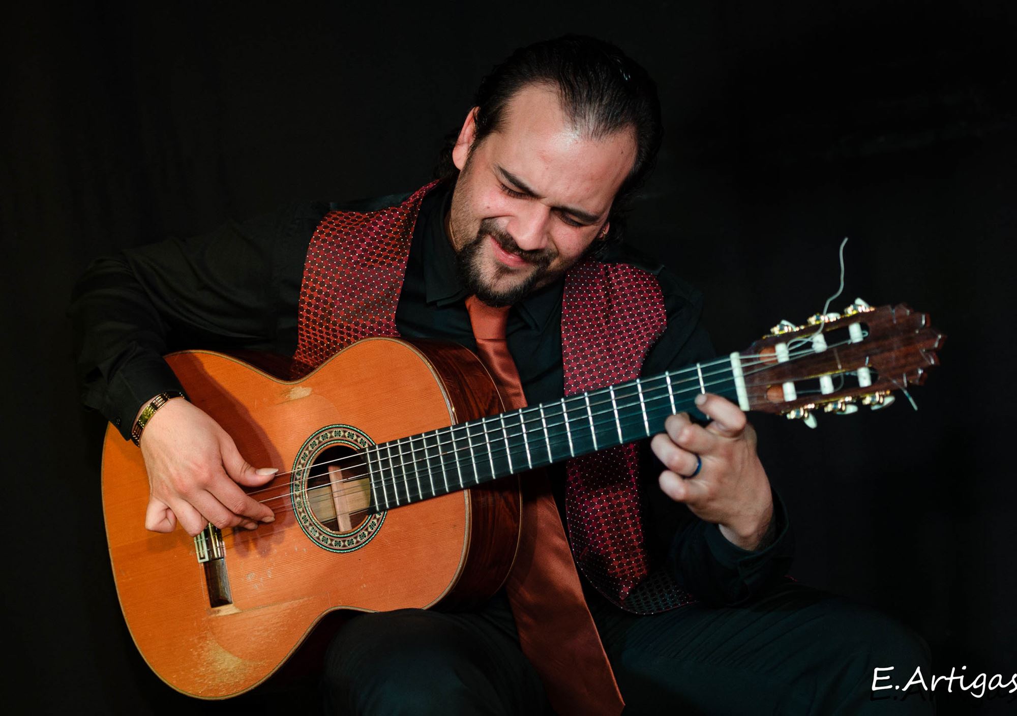 reservar con menu cena transporte bus traslado Espectáculo show Flamenco tablao cueva Jardines de Zoraya en de Granada
